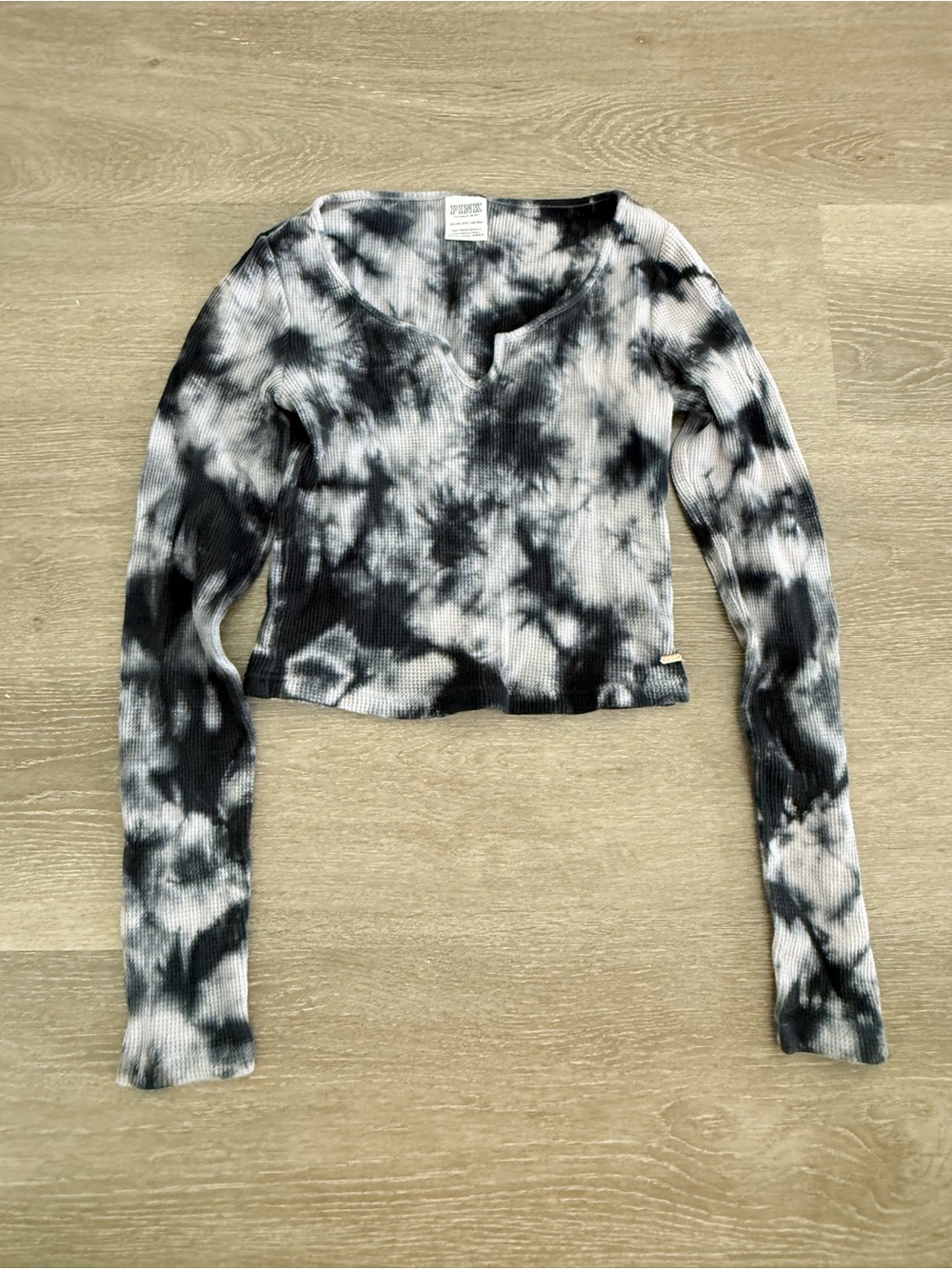 PINK Victoria's Secret Black & White Tie-Dye Ribbed V-Neck Long Sleeve Top